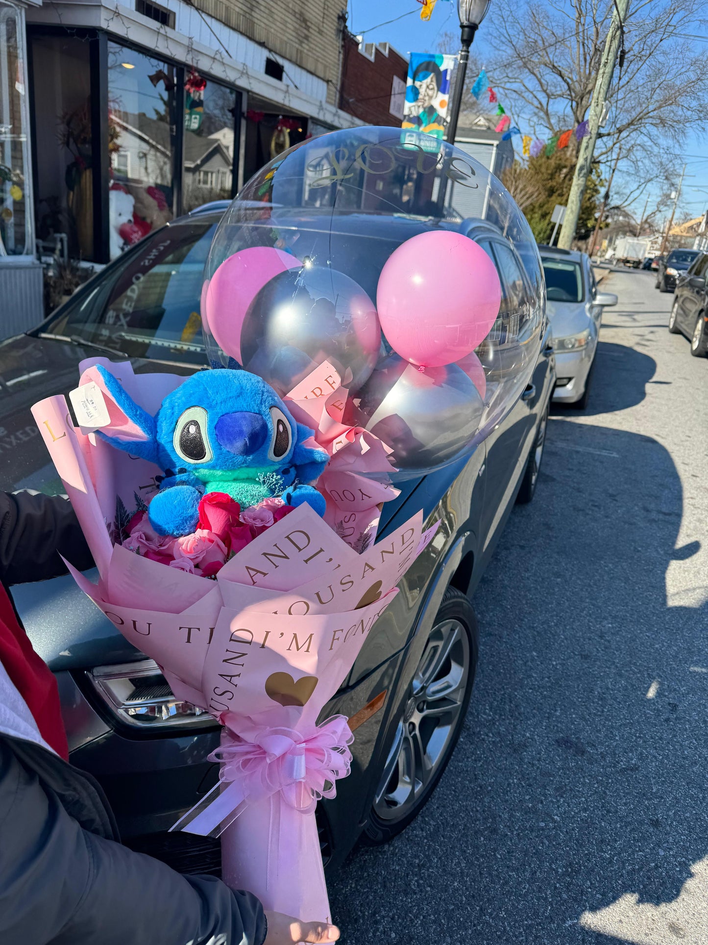 Ramo de rosas con peluche y globo bobo.