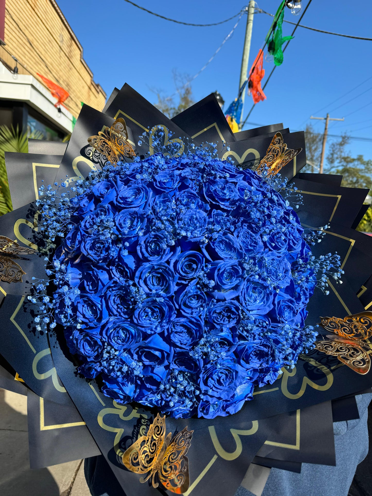 Ramo buchón de rosas azules