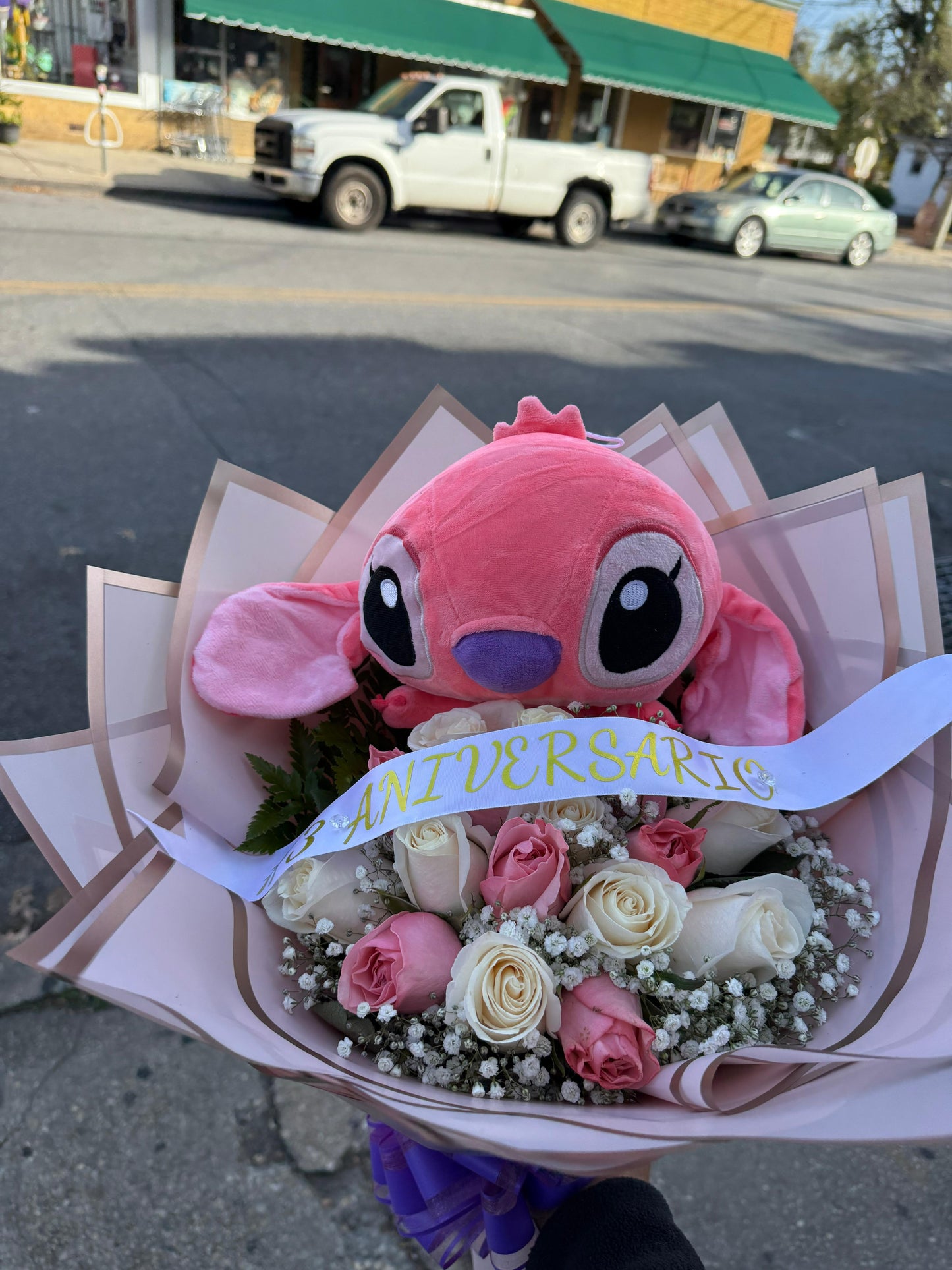 Ramo buchón de rosas rosas y blancas