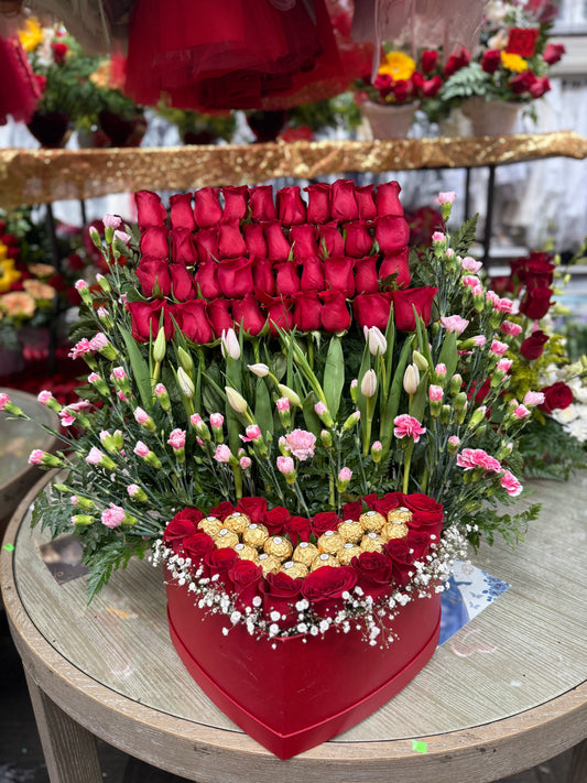 ARREGLO DE ROSAS CON BASE FR CORAZÓN