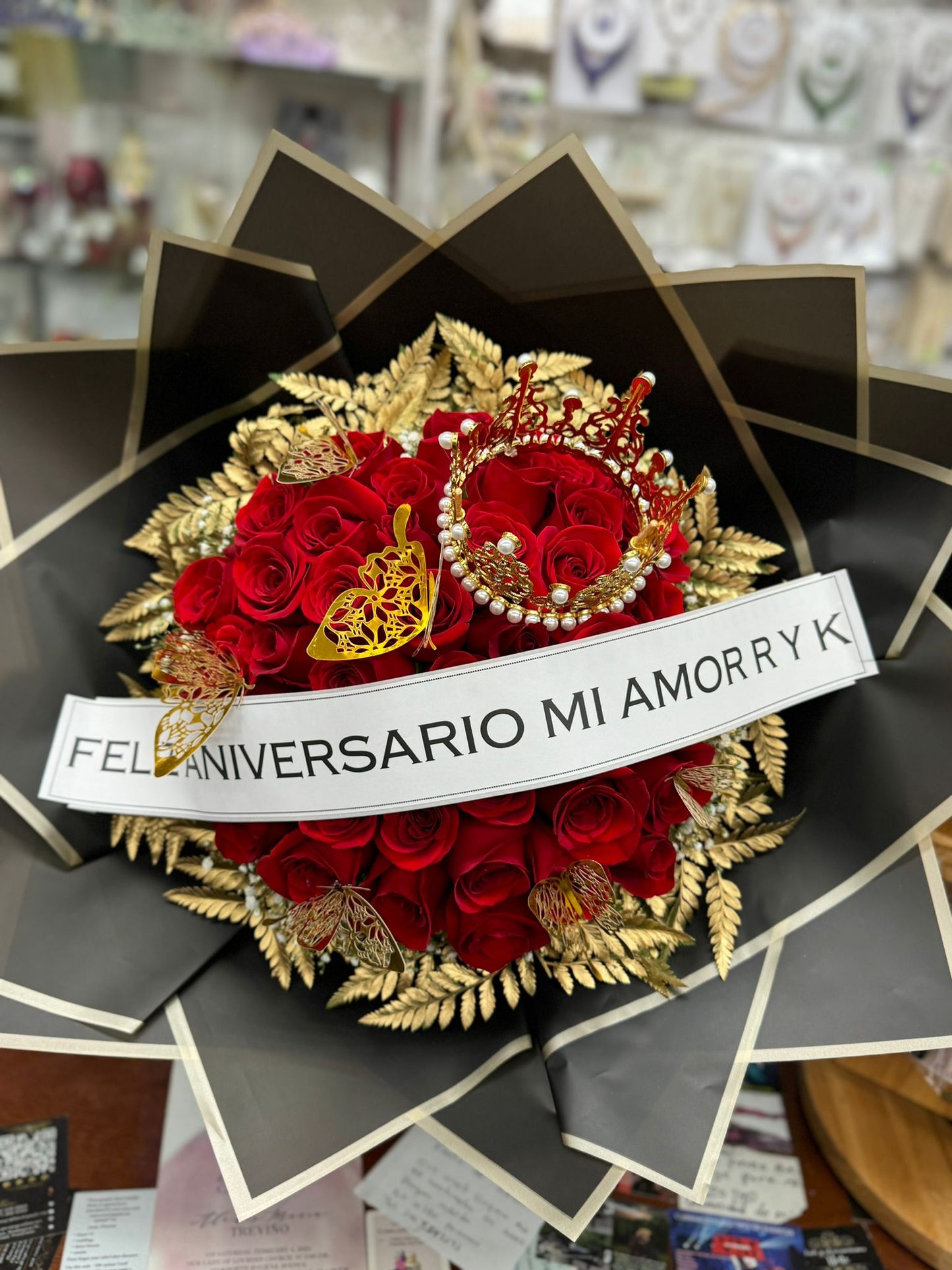 Ramo buchón con corona y mensaje personalizable